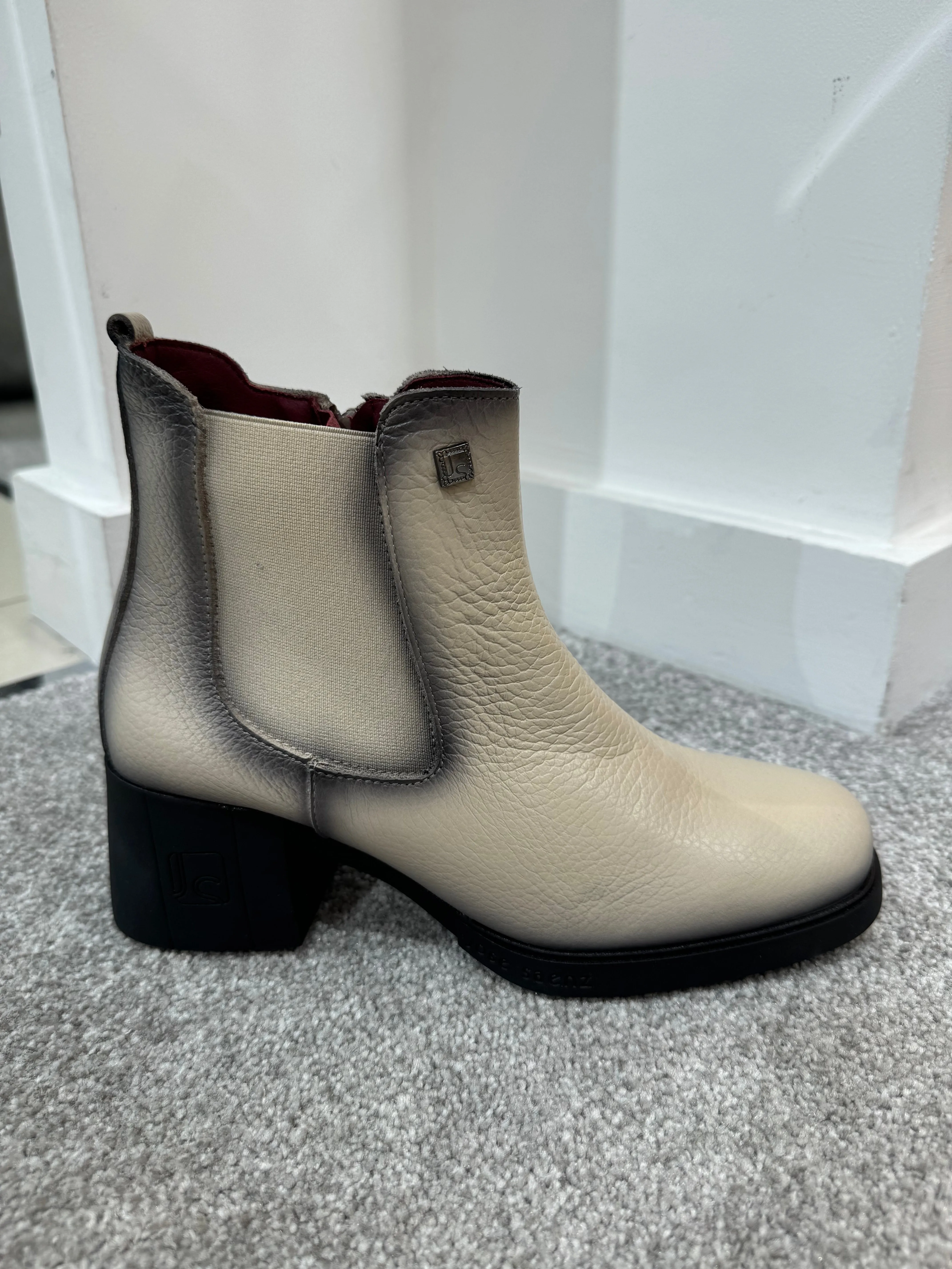 JOSE SAENZ Beige Ankle Boots