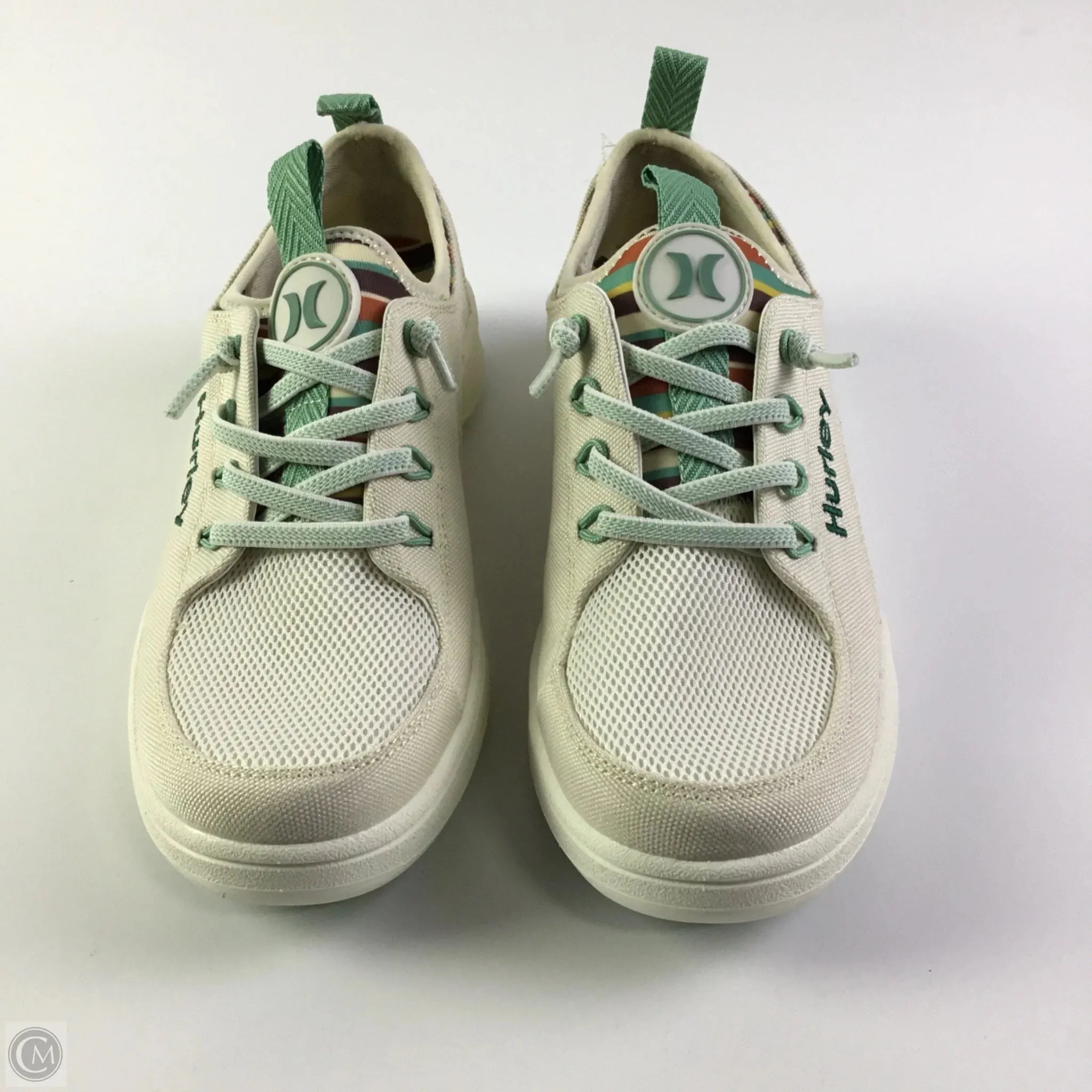 Shoes Sneakers By Clothes Mentor In Cream, Size: 6